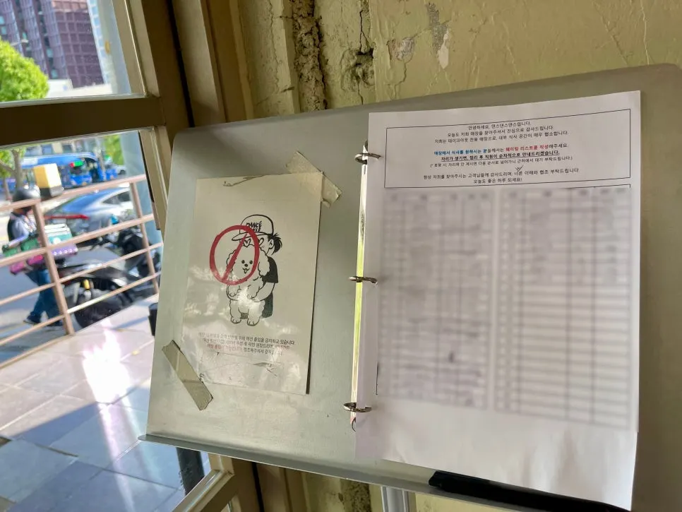 Sign explaining the eat-in waiting list