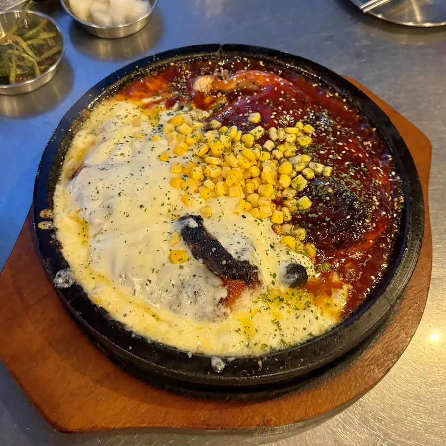 Half-and-half nurungji chicken main dish