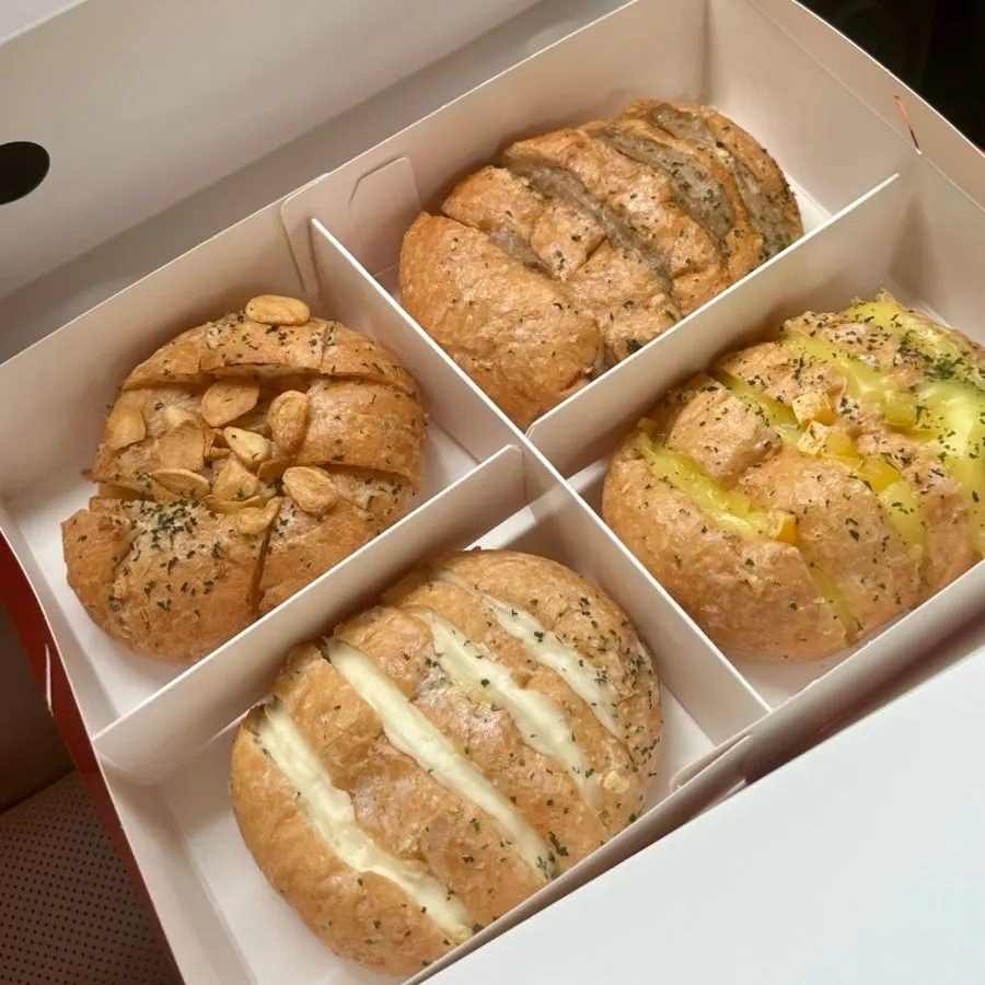 Danppang Bakery garlic bread packed into two boxes