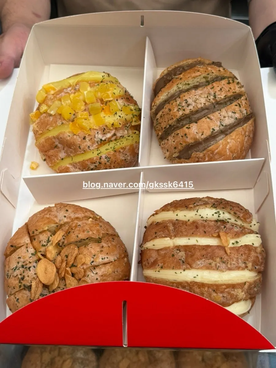 Packaged box of the 4-flavor combo set
