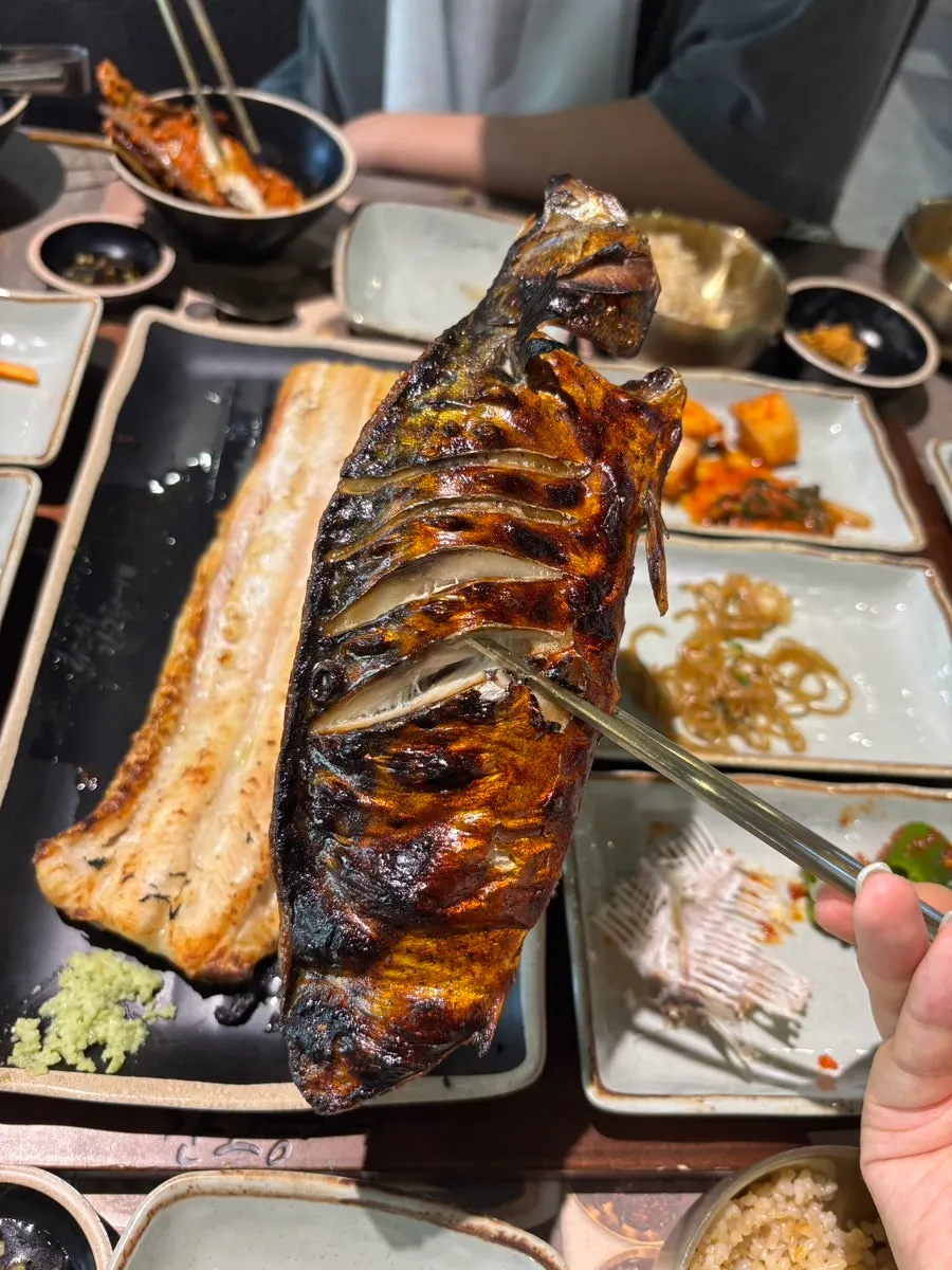 Full meal with flounder and braised fish