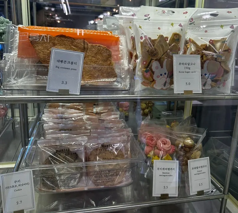Macarons, cookies, and other simple desserts