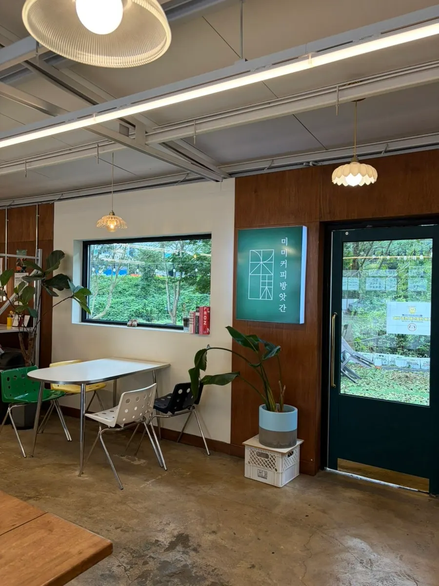 Group seating with lighting and tables