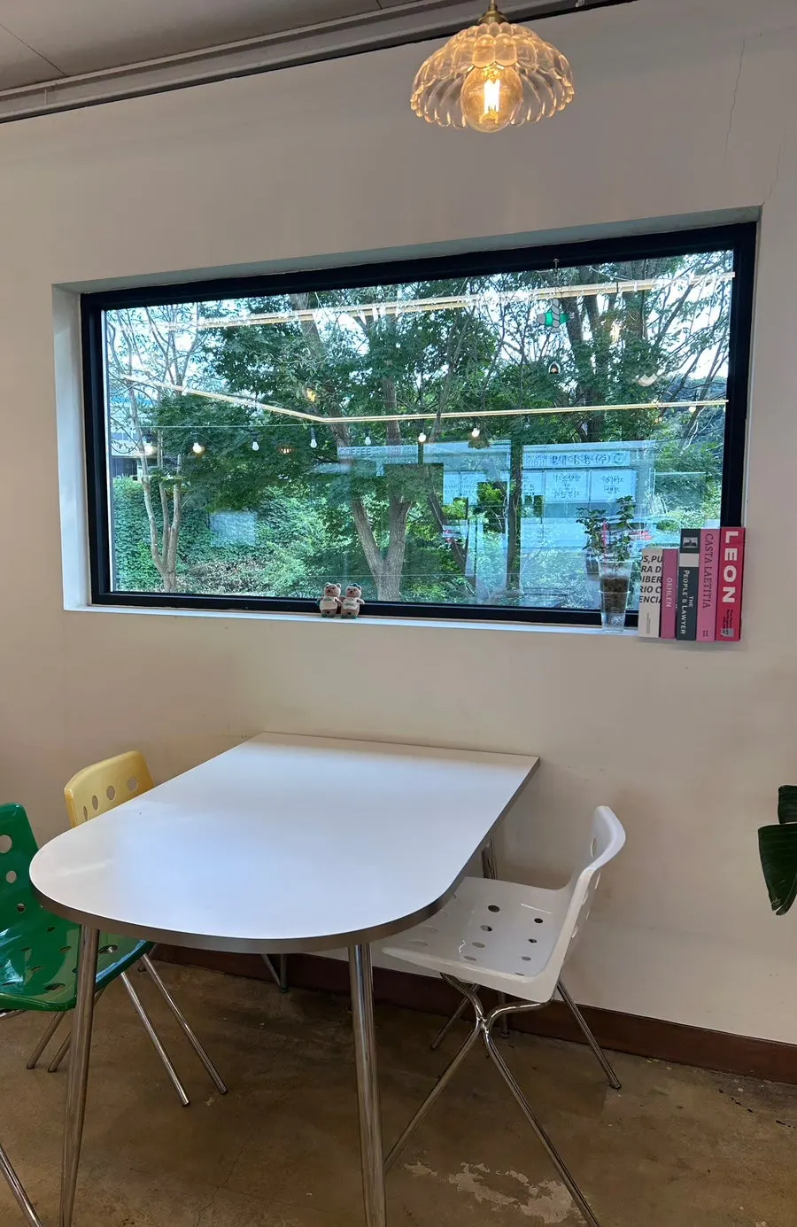 Group seating table at MIMI Coffee Mill