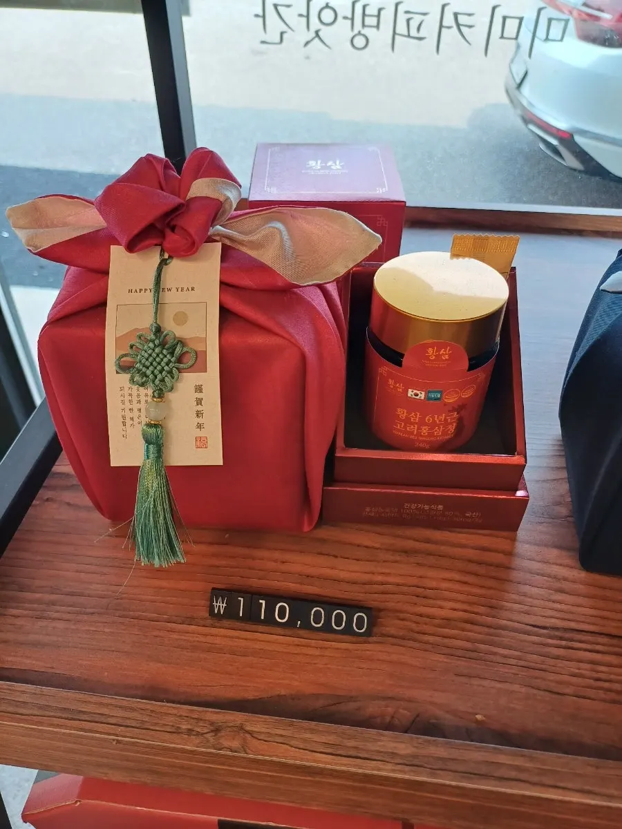 보자기로 포장된 명절 선물세트