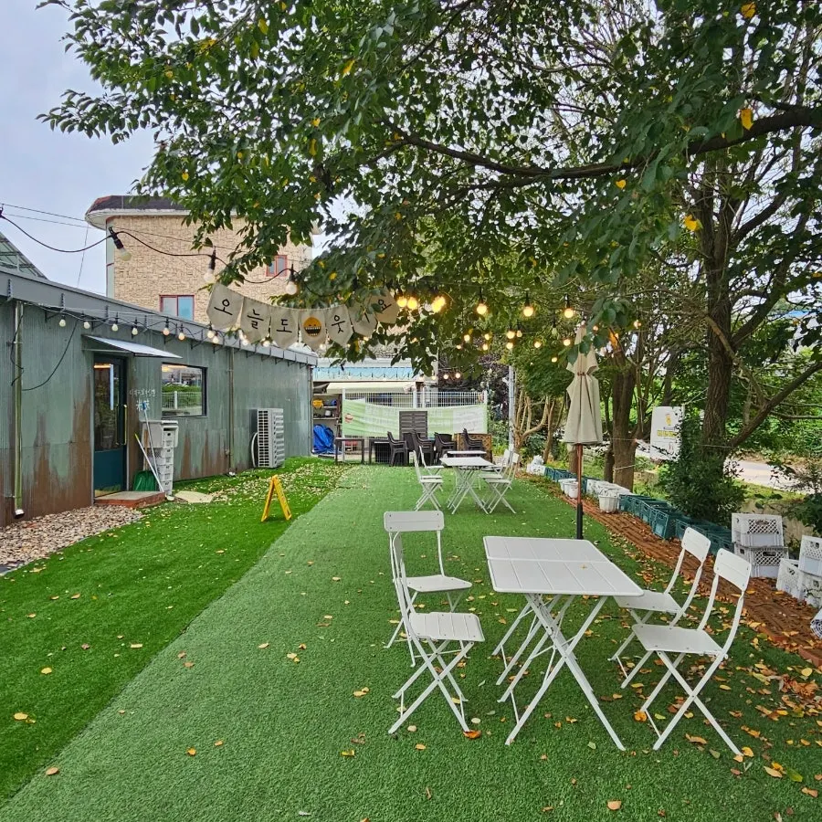Outdoor table retreat in the grassy garden