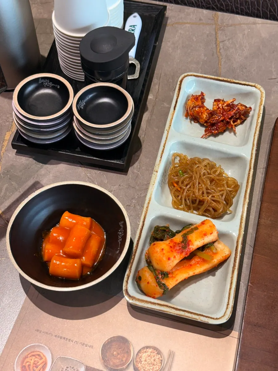 Extra side dishes from the self-service bar