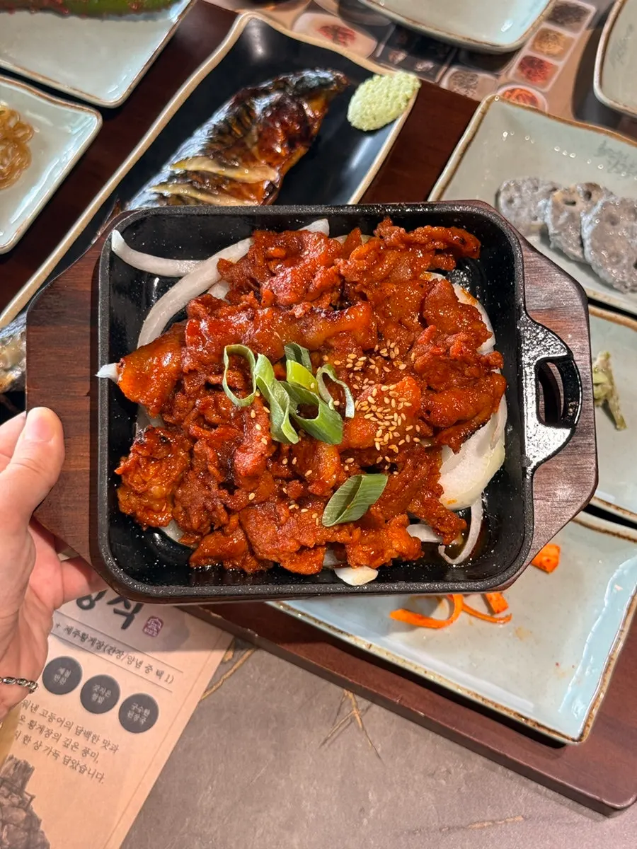 Full spicy stir-fried pork set meal