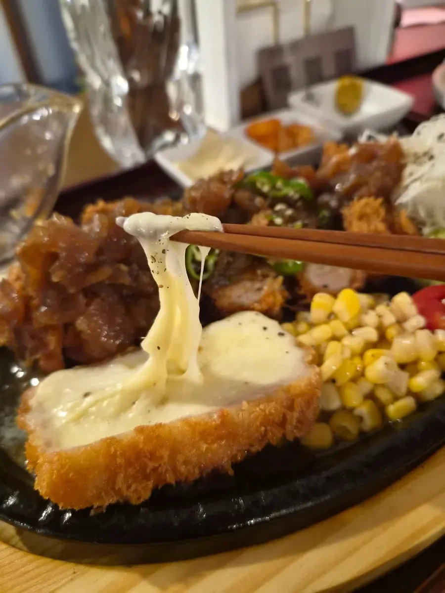함께 나온 치즈카츠