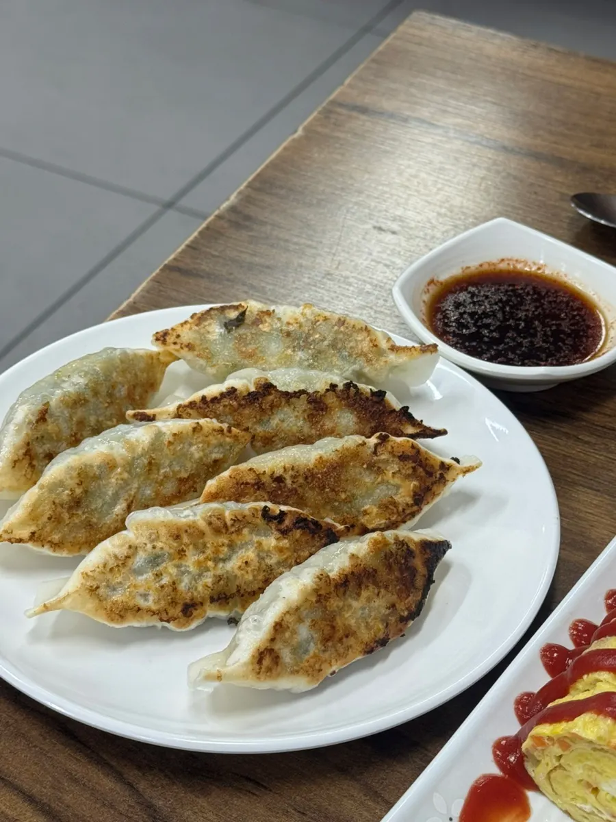 바삭하게 구워 나온 군만두 7개