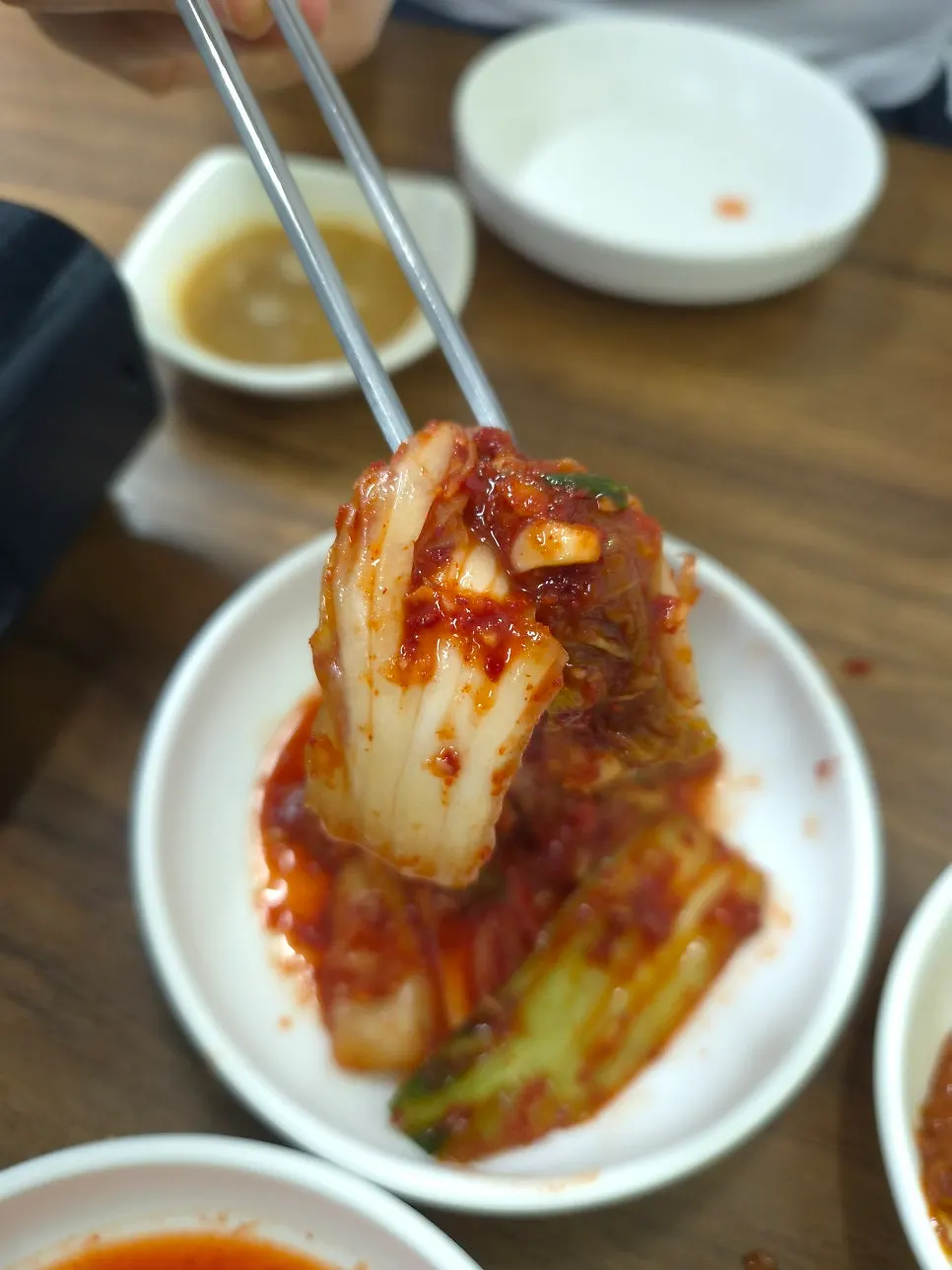 신선한 쌈 채소와 쌈장