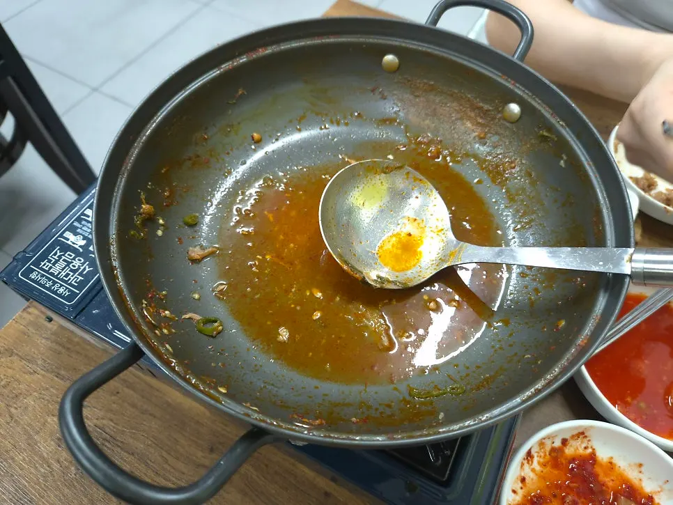 식사를 마친 당산뼈다귀해장국 테이블