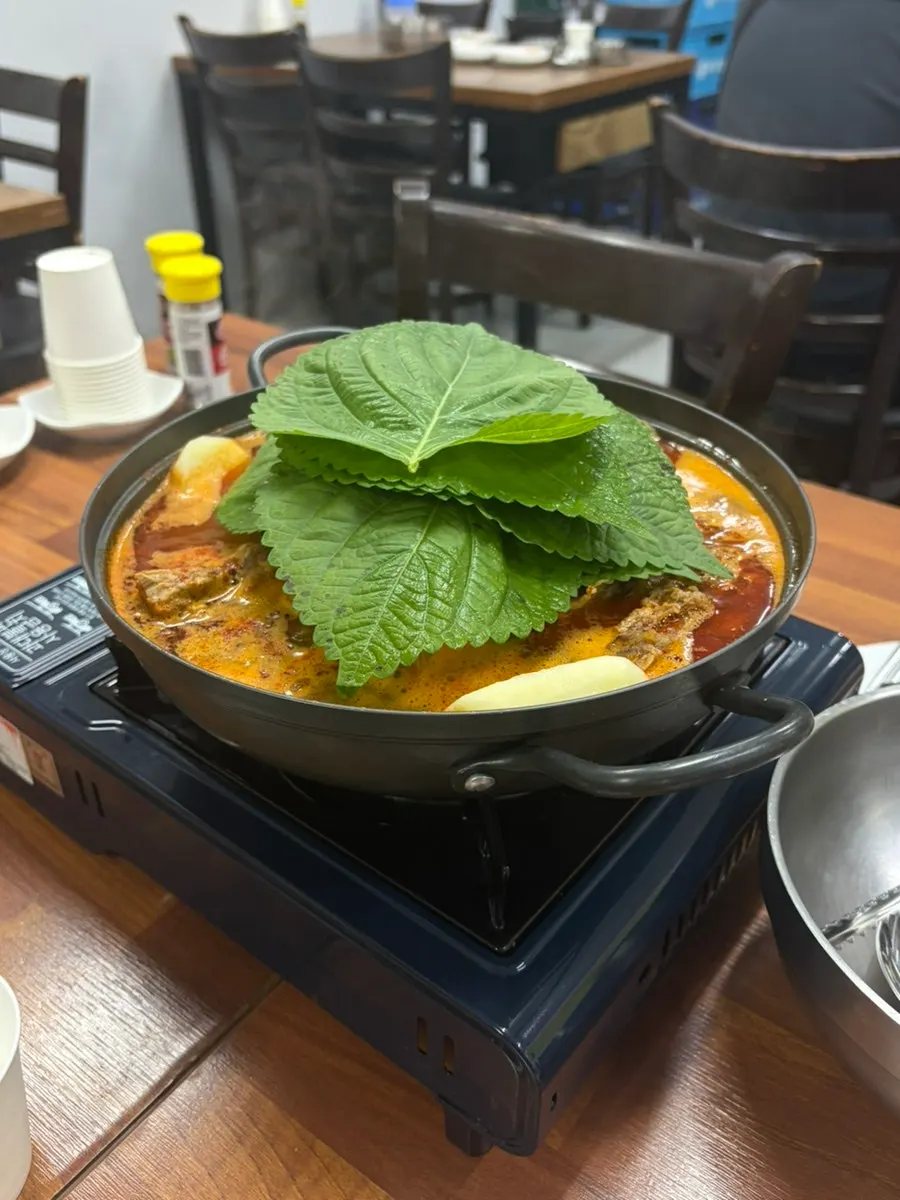A pot of small spicy gamjatang