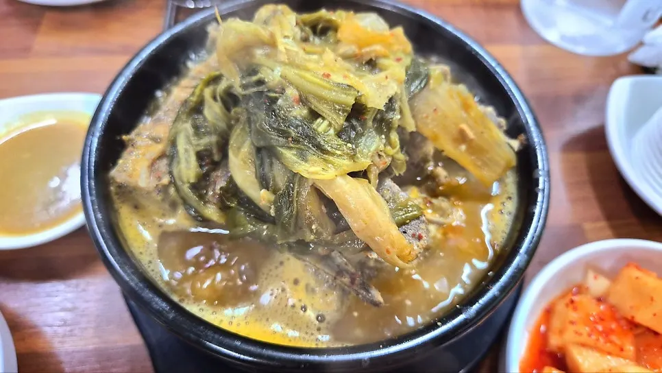 Housemade napa cabbage kimchi and kkakdugi side dishes