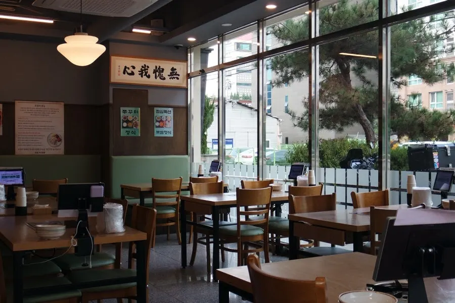 Street view in front of the Cheongun Bossam Dangsan Branch building