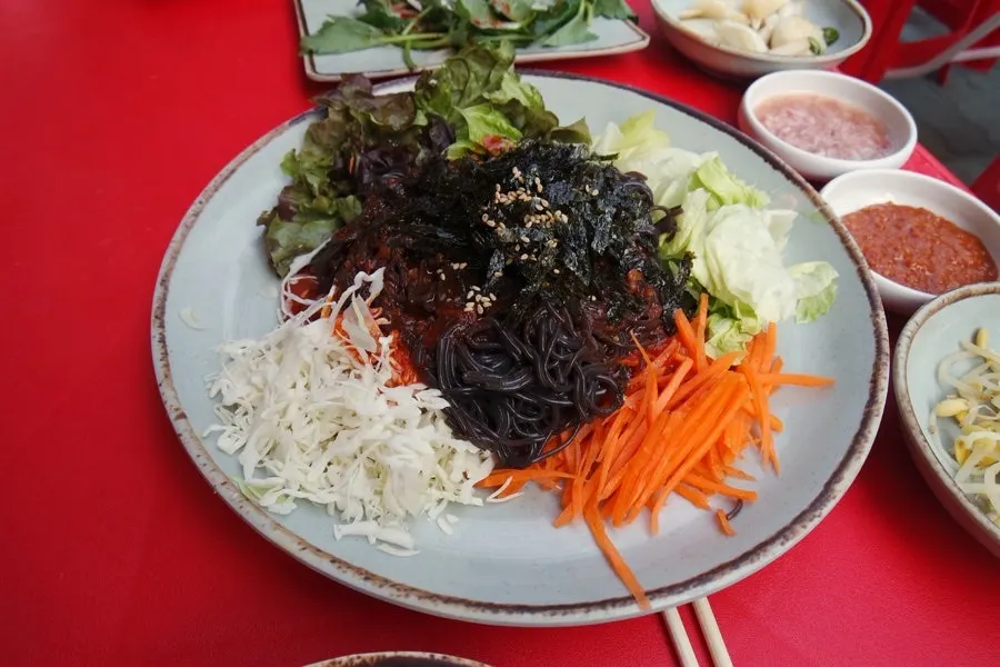 Tray makguksu before mixing