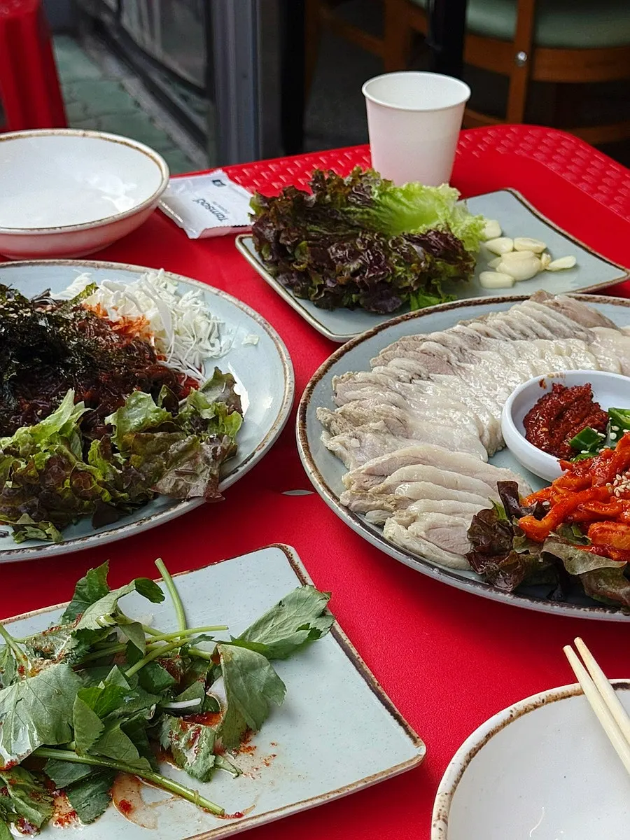 Evening patio atmosphere at Cheongun Bossam Dangsan Branch