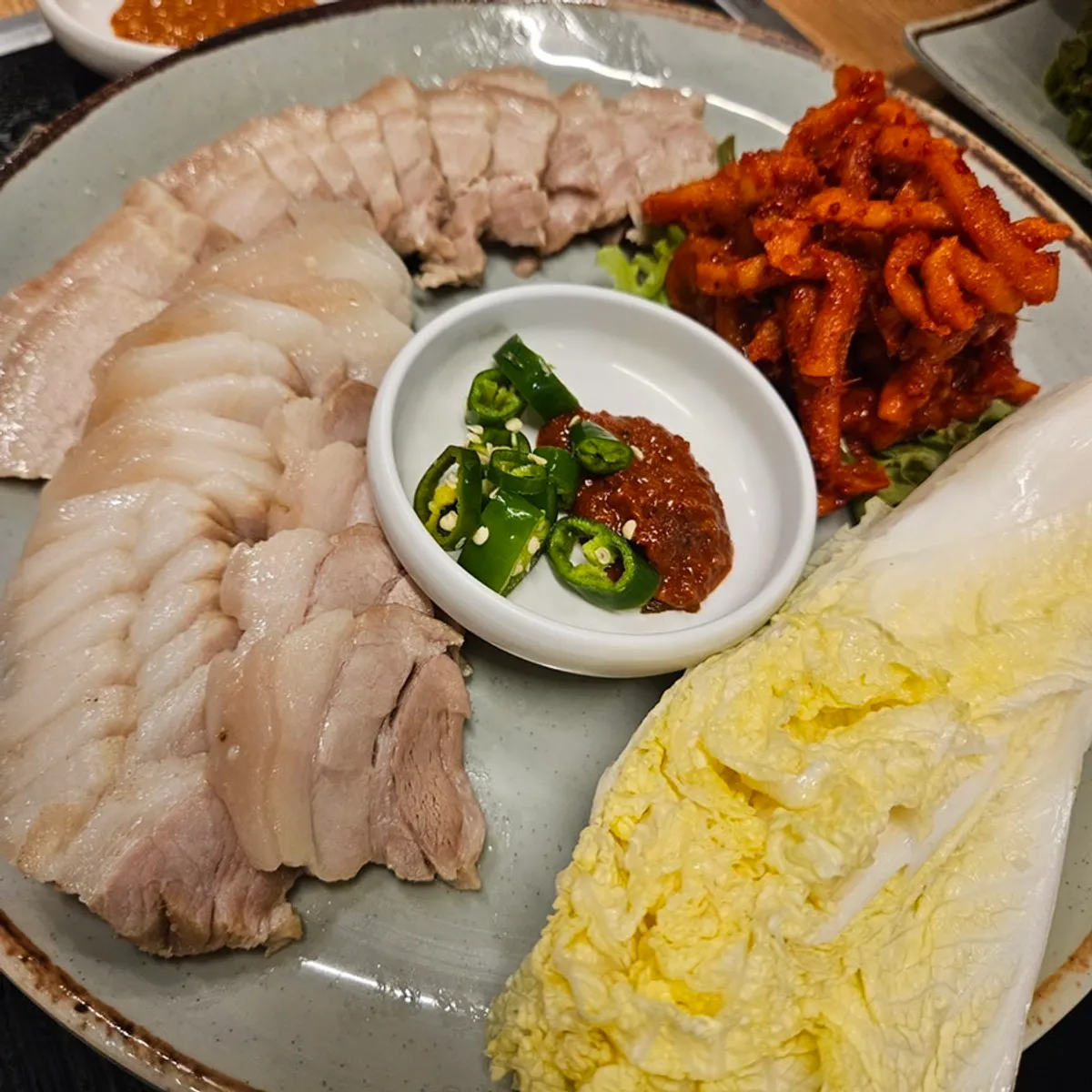 Spicy kalguksu broth and bossam set