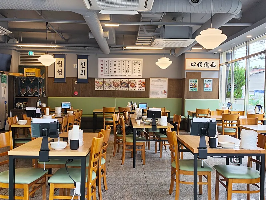 Exterior of Cheongun Bossam Dangsan Branch with signature menu photos posted