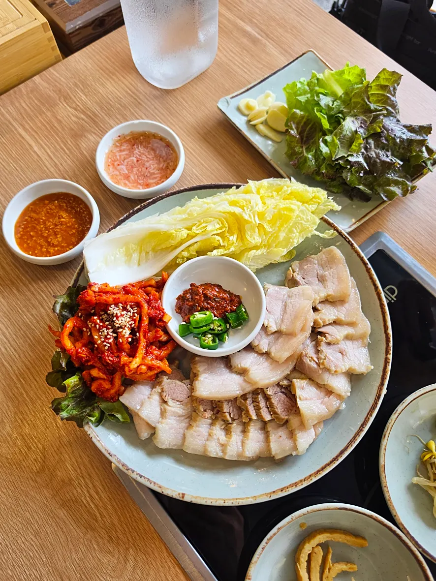 Small five-layer bossam set with bossam kimchi, cabbage, and ssamjang