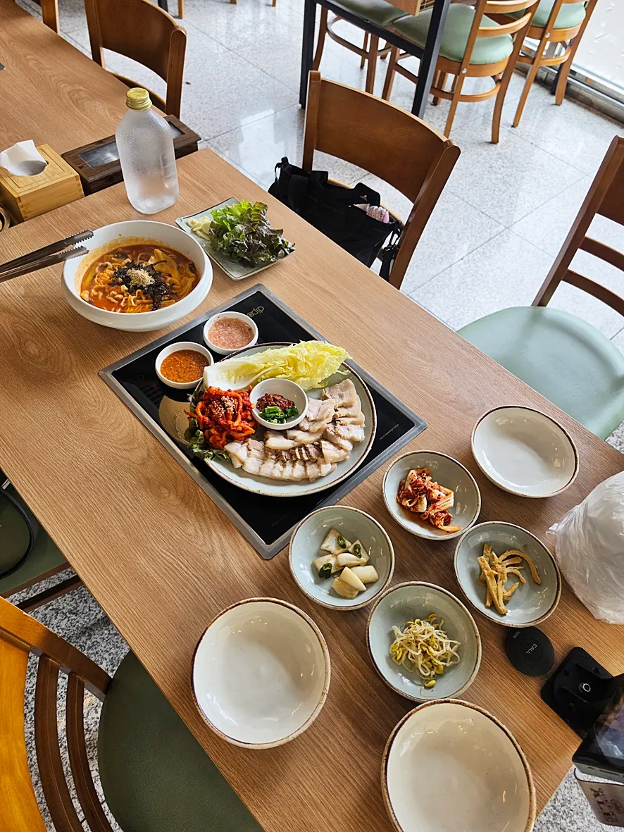 Basic side dishes including kimchi, seasoned bean sprouts, and stir-fried fish cake