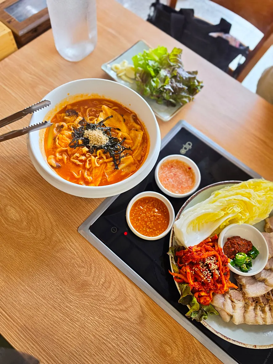 Maem kalguksu with spicy octopus in red broth topped with seaweed flakes