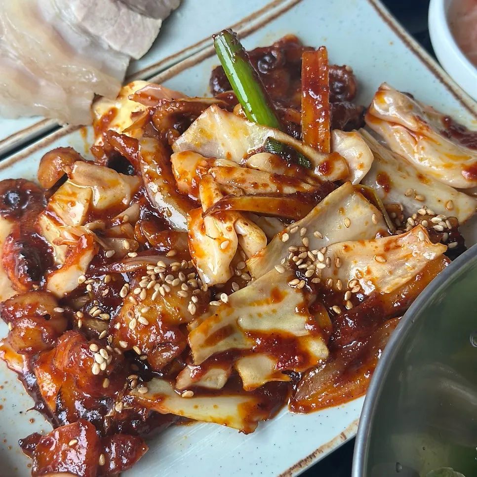 Spicy octopus set and clam noodle soup served together