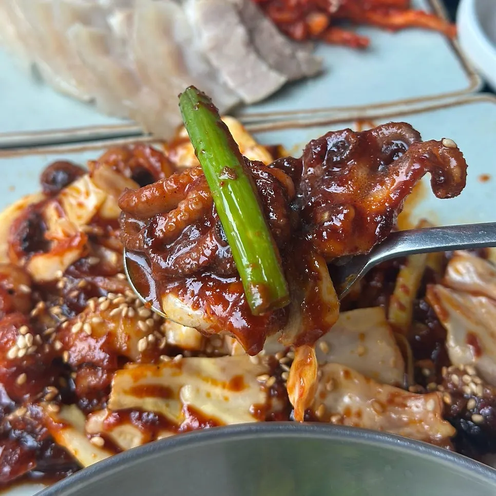 Spicy-sweet stir-fried octopus