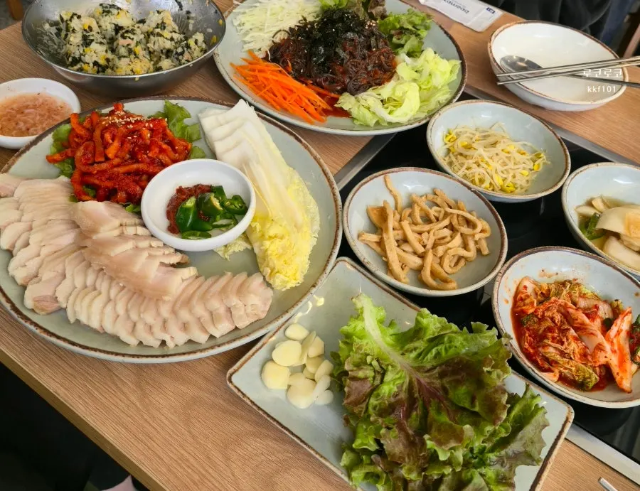 당산역 청운보쌈 매장 모습