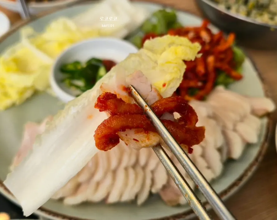 오겹보쌈과 보쌈김치 상차림