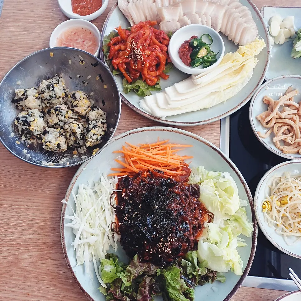 보쌈과 함께 먹는 막국수