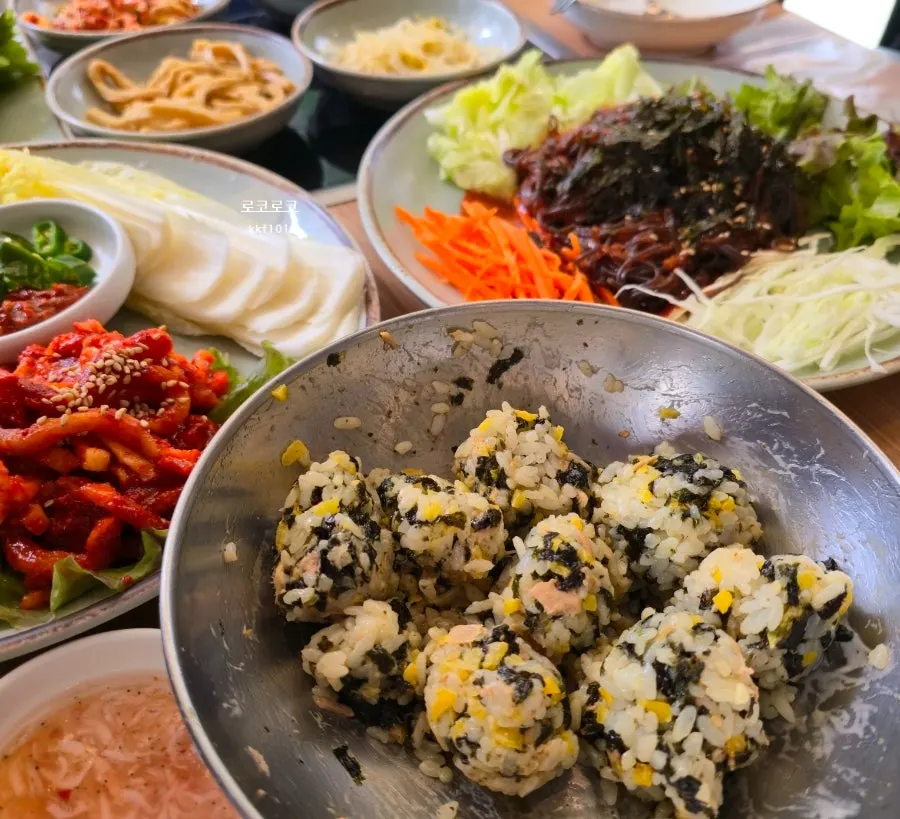 비닐장갑과 참치마요 주먹밥