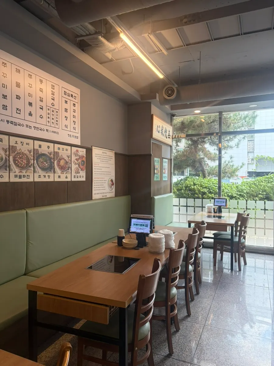 Spacious tables inside Cheongun Bossam restaurant