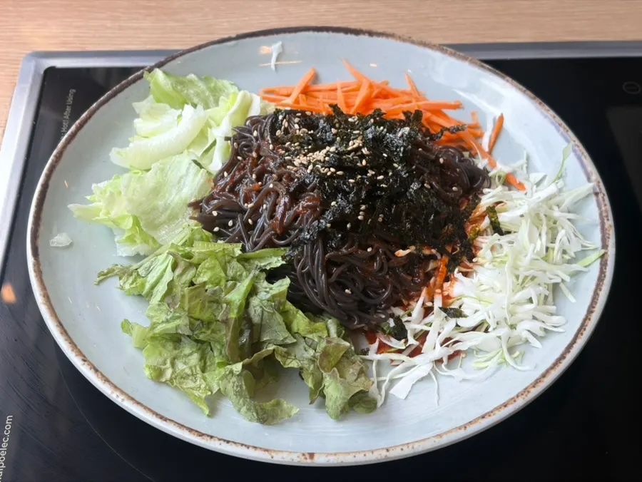 Jaengban makguksu served with the bossam set