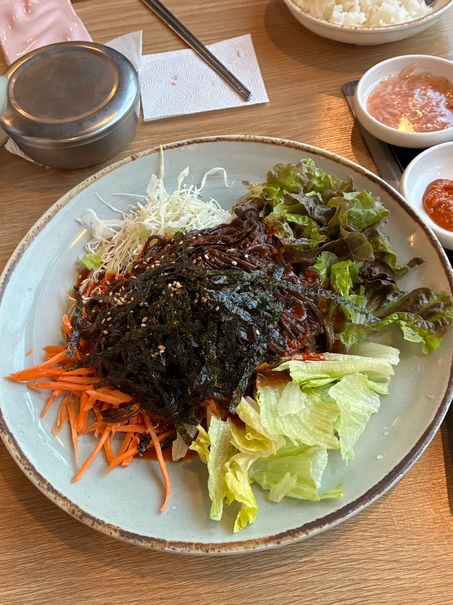 Lettuce wrap with bossam and dried radish