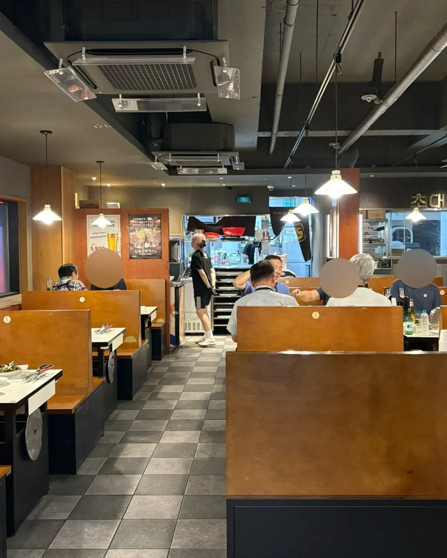 Clean and spacious seating inside Chodaechang Dangsan Station