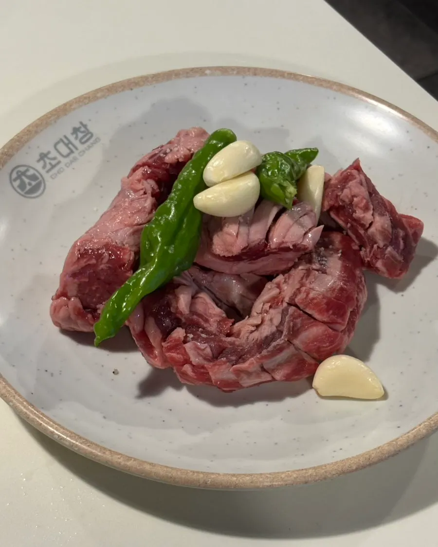 Salted galbisal grill served with garlic and kkwari peppers