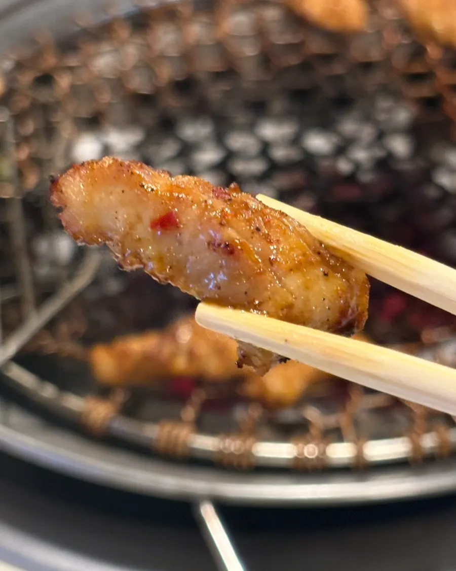 Fully grilled teuk-yang served with beer