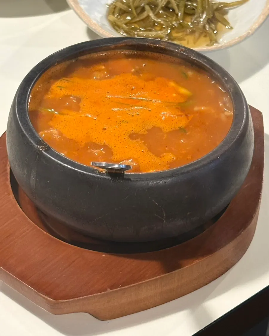 A full serving of Chodaechang's doenjang sul-bap