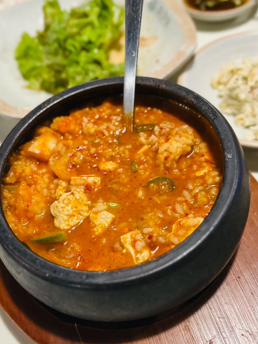 A full setting of doenjang sulbap at Chodaechang Dangsan Station