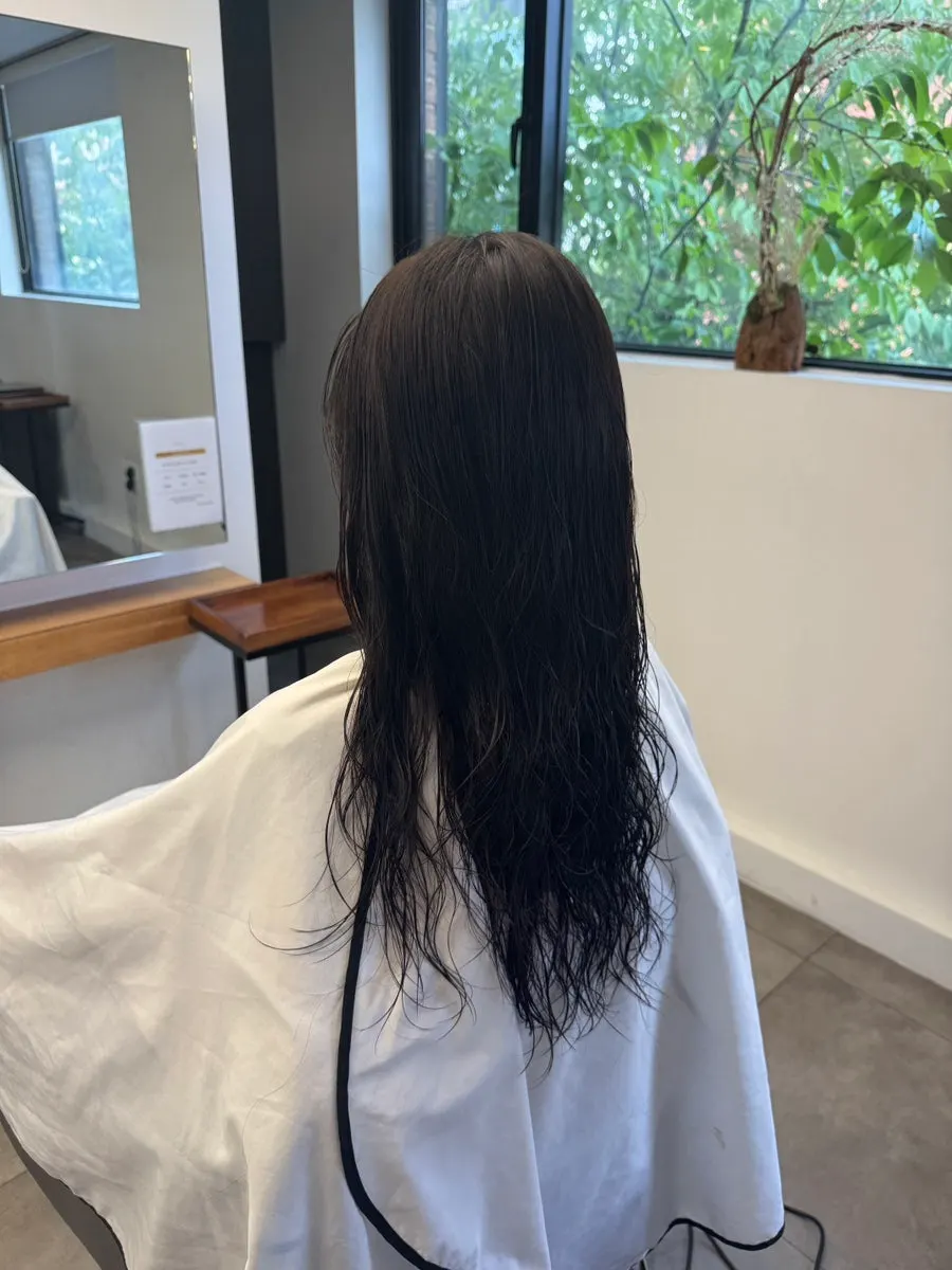 Preparing for the service after a scalp massage shampoo