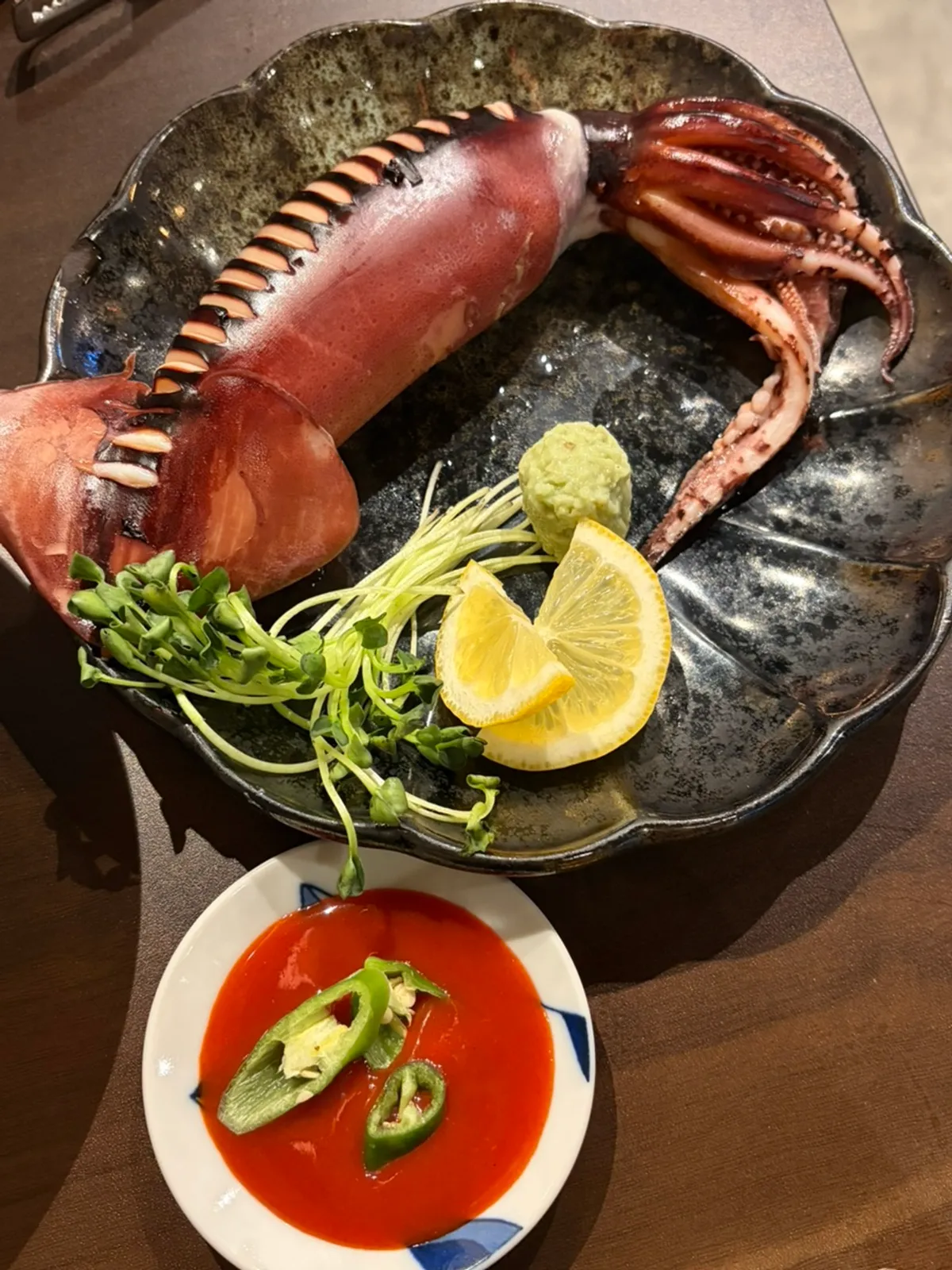 초장이 곁들여진 카켄 통오징어찜