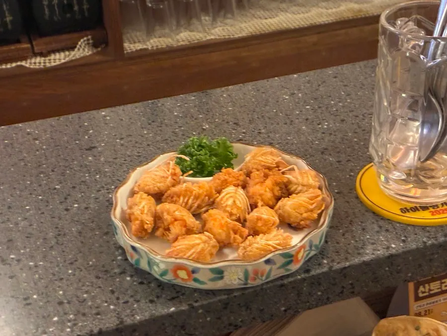 안주와 함께한 생맥주 테이블