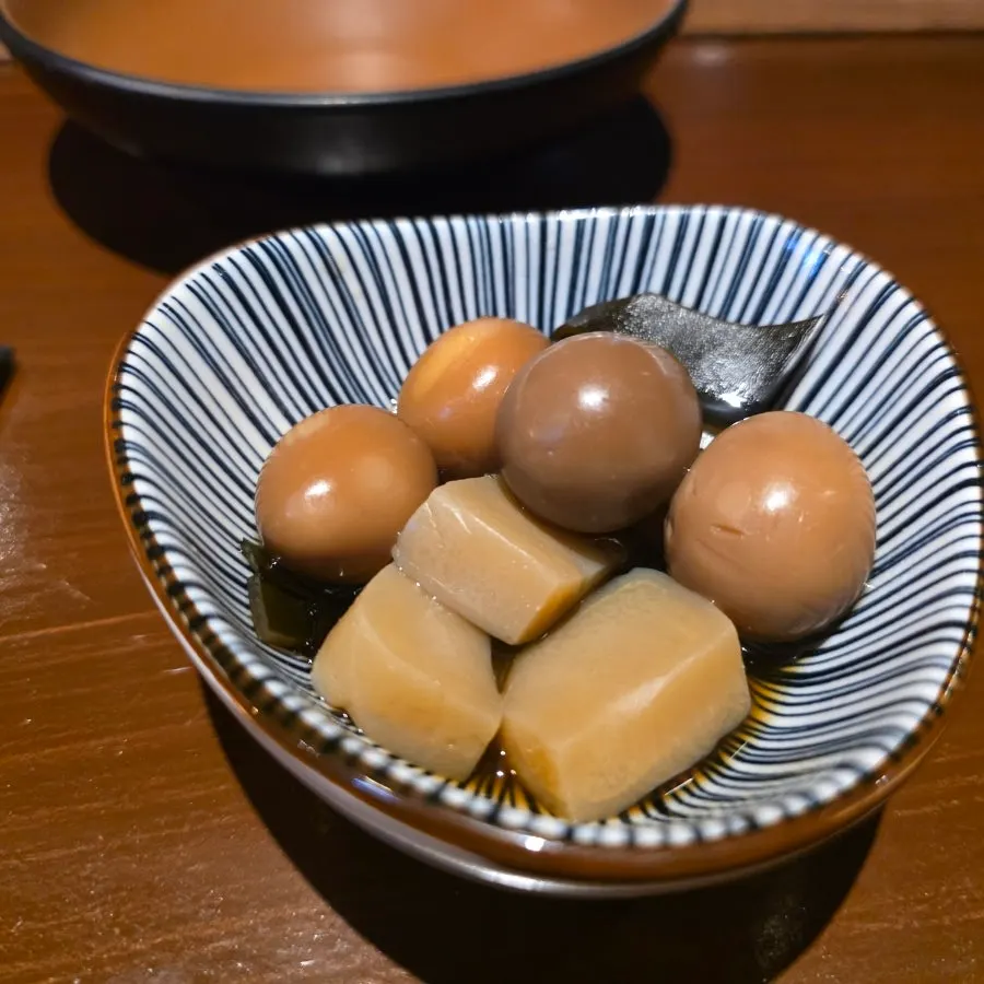 카켄 창가 쪽 테이블 자리