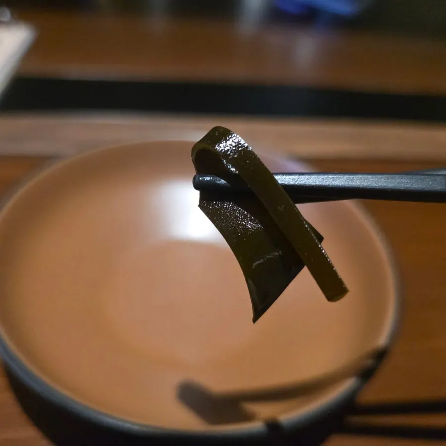카켄 테이블에 차려진 술과 안주