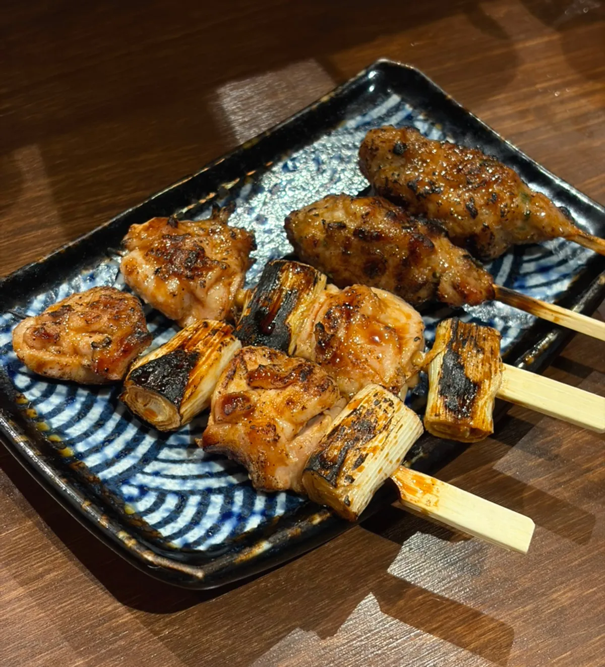 카켄 숯불 꼬치와 소주 상차림