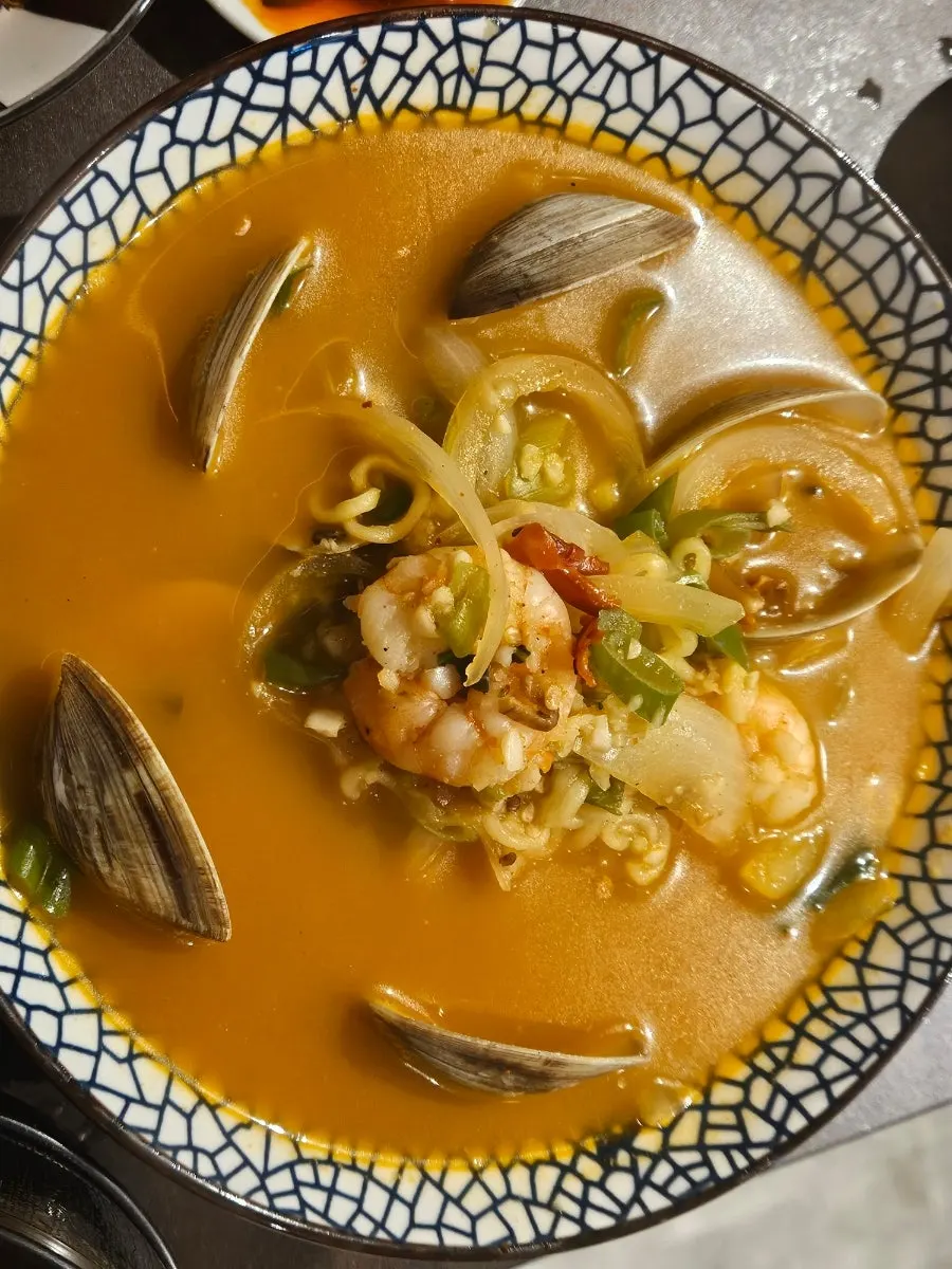 Kaken's rich seafood ramen
