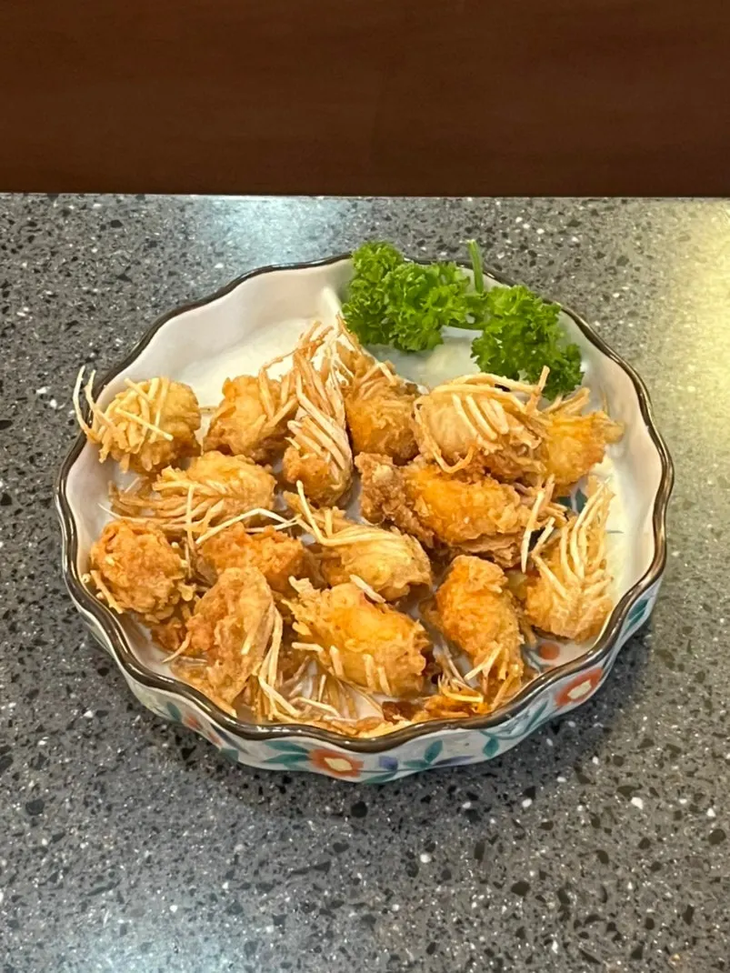 플래시로 찍은 생새우회 접시