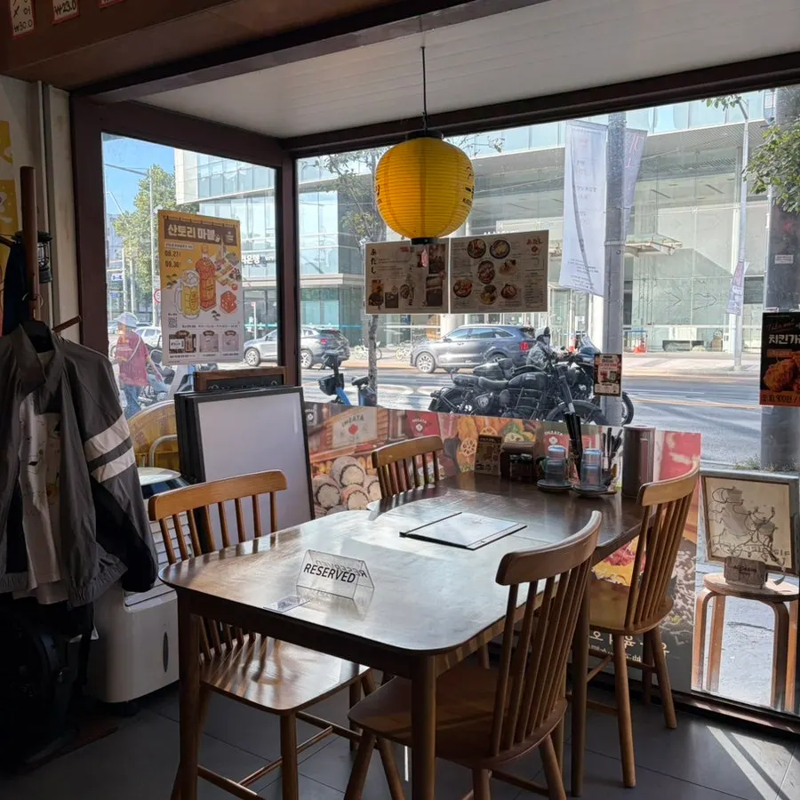 Interior counter seating at Snack Bar Atashi Dangsan Station Main Branch