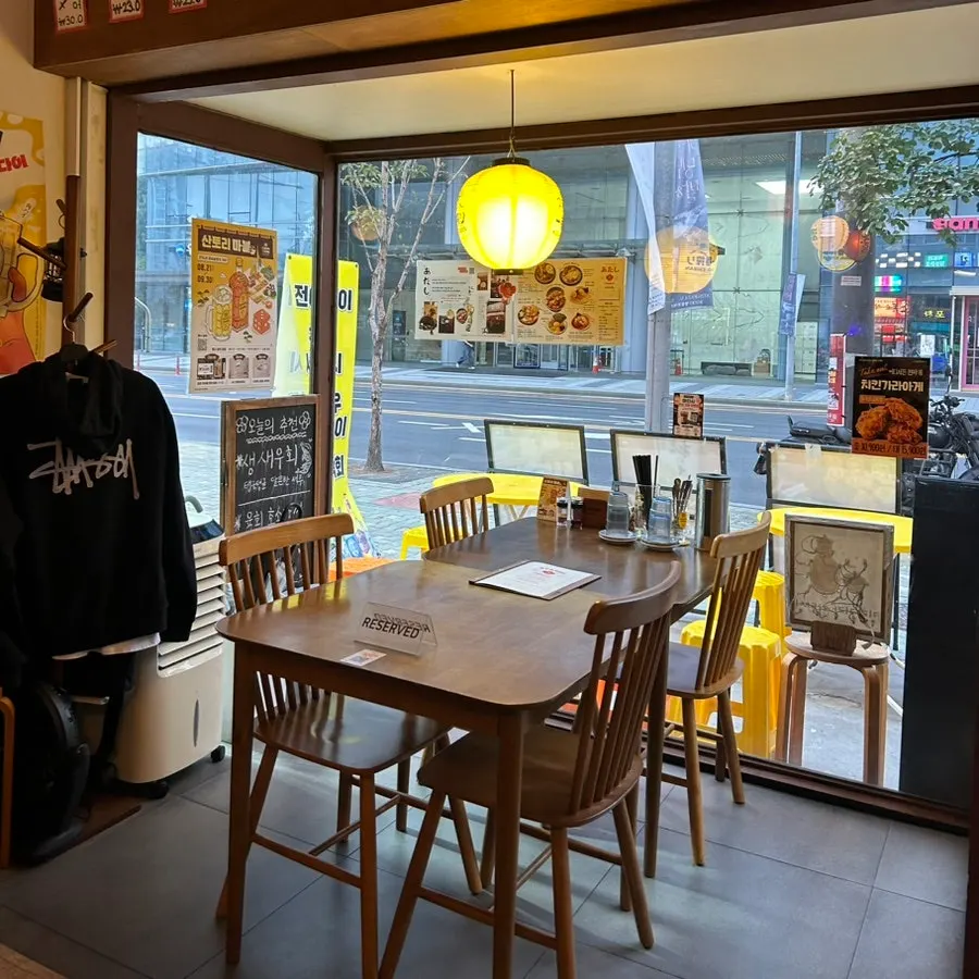 4~6인 이용 가능한 단체석